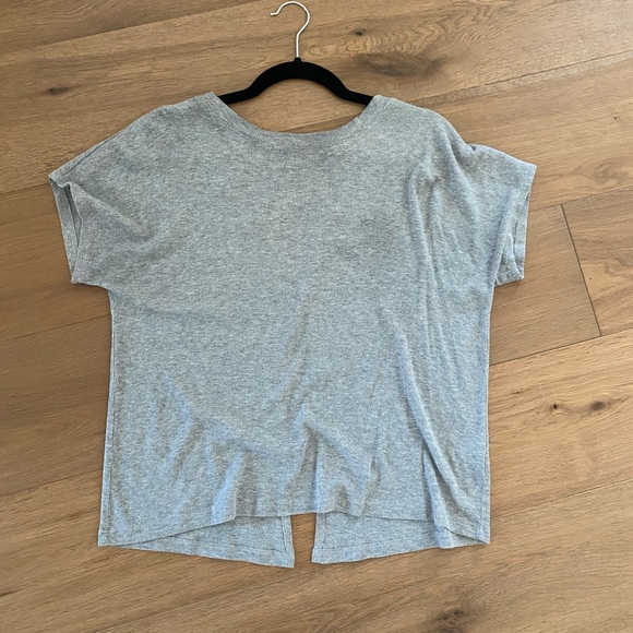 Good condition! Beyond Yoga Keep In Line Split Back Ribbed Tee Size S - Picture 3 of 4